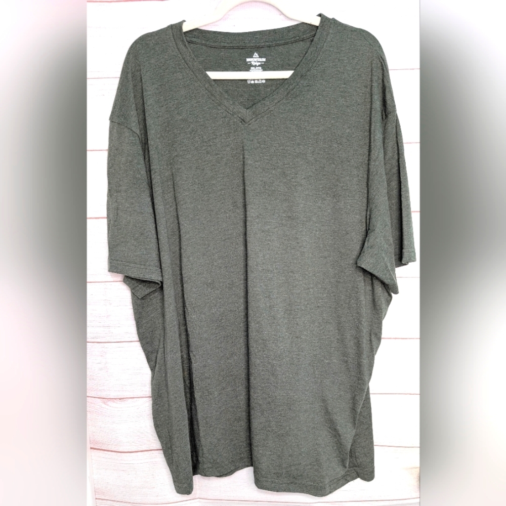 Nwot Mountain 🏔️ Ridge Green V-Neck T-Shirt 3XL